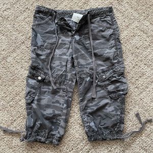 London Jean Camouflage Cargo Capri size 4